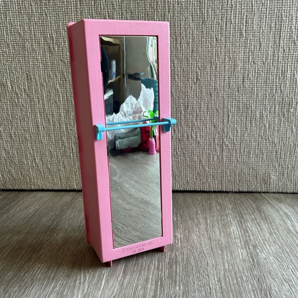 Barbie Gym Locker - Picture 4 of 6